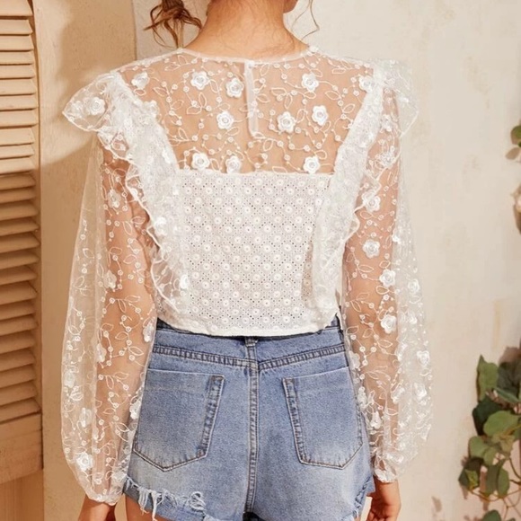 ✅ WHITE LACE TOP - Picture 2 of 12